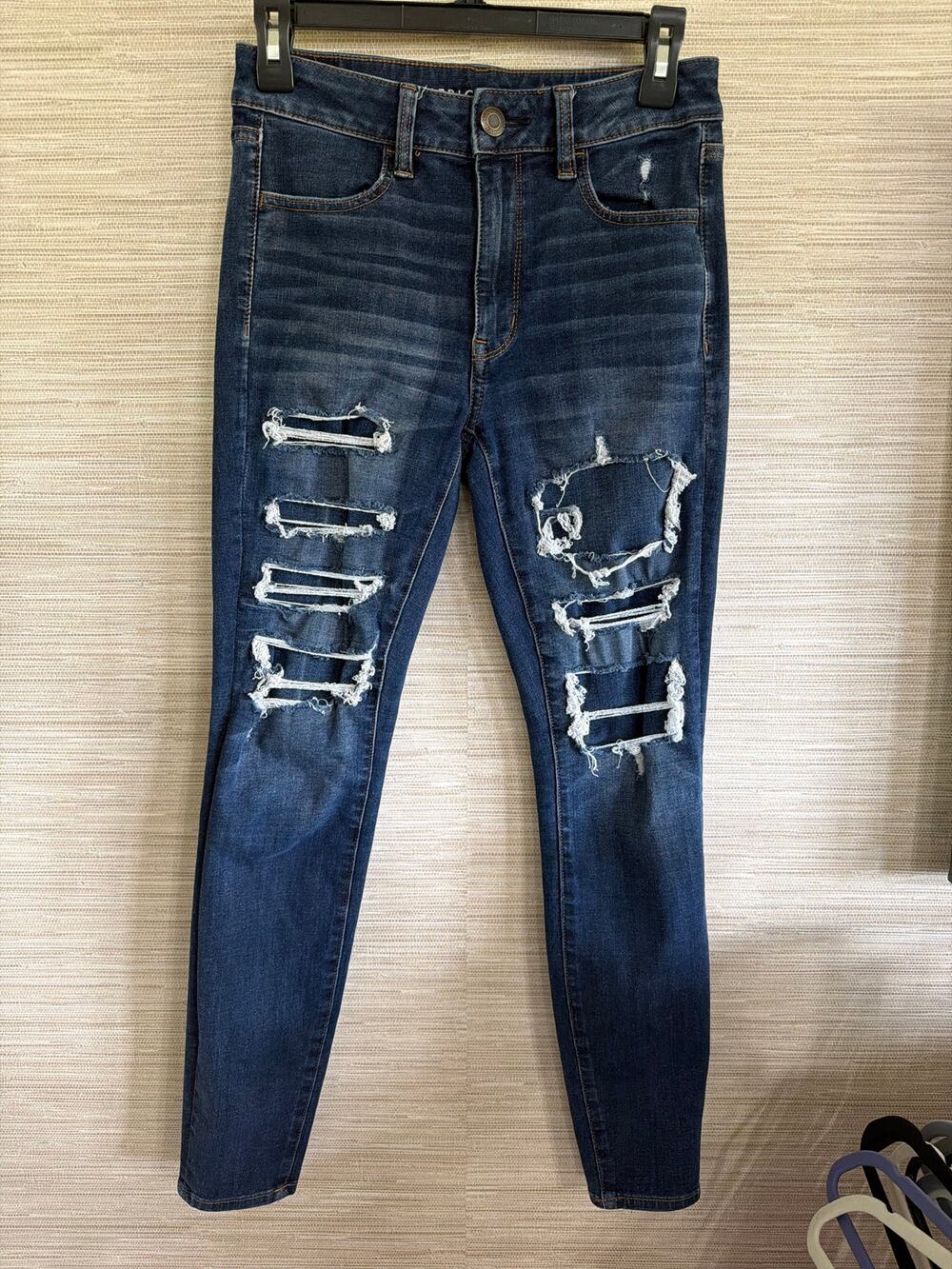 American Eagle Jeans Hi-Rise Jegging size 6 Distressed